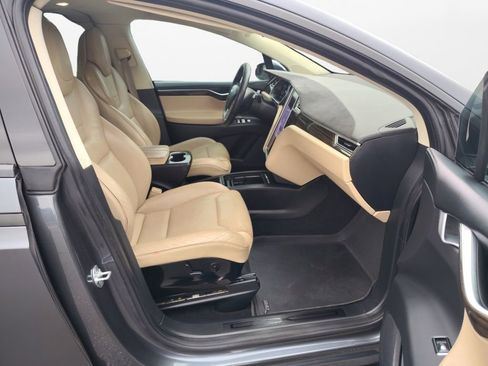 Used 2016 Tesla Model X P90D image 22