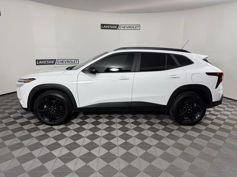 Used 2025 Chevrolet Trax ACTIV w/ Driver Confidence Package image 3