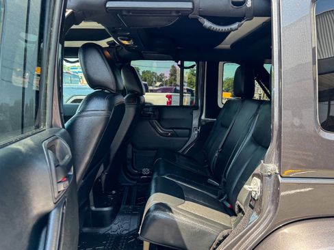 Used 2017 Jeep Wrangler Unlimited Sahara AWD/4WD image 20