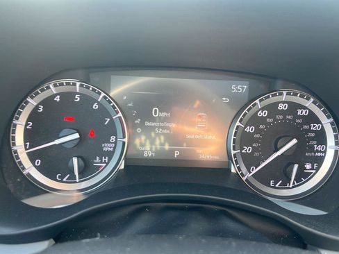 Used 2022 Toyota Highlander XLE AWD/4WD image 10