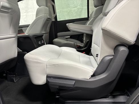 Used 2025 Ford Expedition Platinum AWD/4WD image 42
