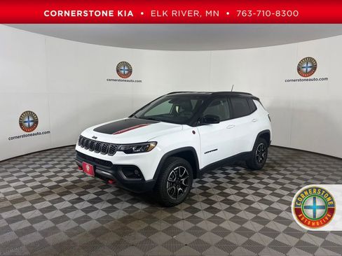 Used 2025 Jeep Compass Trailhawk w/ Trailer Tow Group AWD/4WD image 1