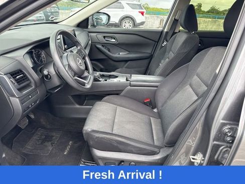 Used 2024 Nissan Rogue SV image 2