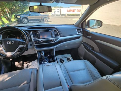 Used 2015 Toyota Highlander XLE AWD/4WD image 18