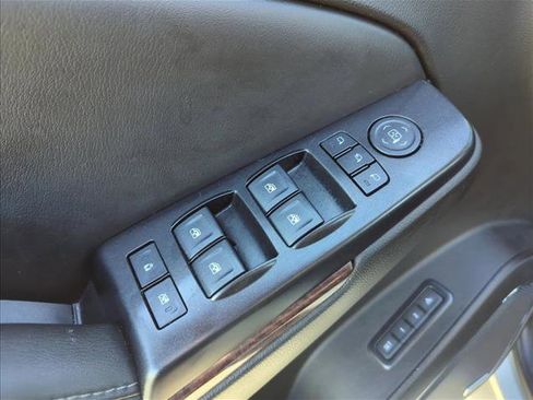 Used 2017 GMC Yukon SLT w/ Open Road Package image 9