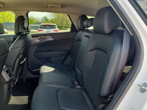 Used 2023 Kia Sportage EX FWD image 13