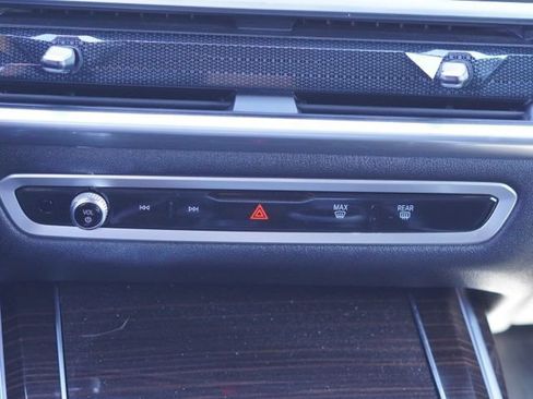 Used 2024 BMW X7 xDrive40i w/ M Sport Package image 30