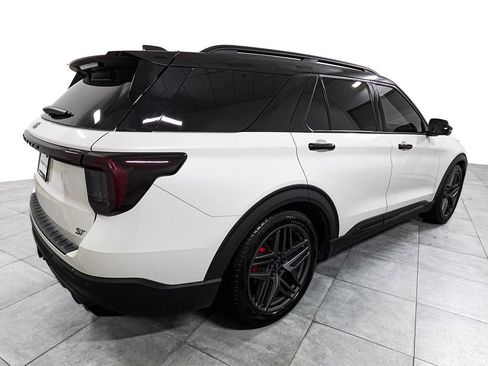 Certified 2025 Ford Explorer ST AWD/4WD image 6