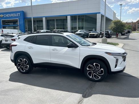 New 2026 Chevrolet Trax RS w/ Sunroof Package image 2