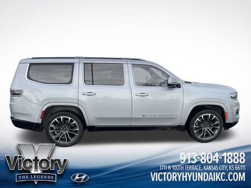 Used 2022 Jeep Grand Wagoneer Series III w/ Rear Seat Video Group 1 AWD/4WD image 6