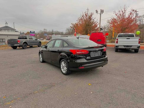 Used 2017 Ford Focus SE image 5