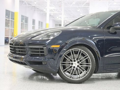 Used 2023 Porsche Cayenne S AWD/4WD image 2