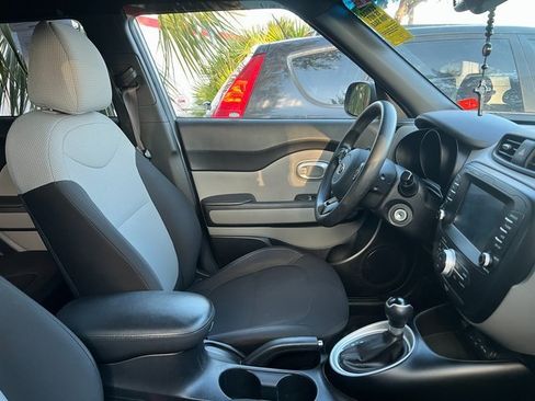 Certified 2018 Kia Soul w/ Convenience Package image 9