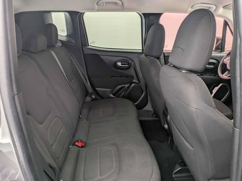 Used 2019 Jeep Renegade Latitude FWD image 21
