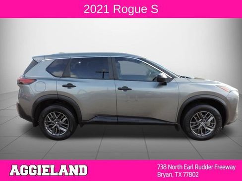 Used 2021 Nissan Rogue S FWD image 2