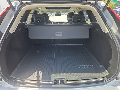 Used 2023 Volvo XC60 B5 Core w/ Climate Package AWD/4WD image 31