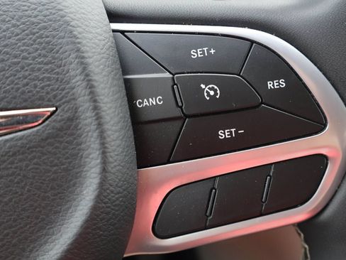 Used 2023 Chrysler Voyager LX FWD image 22