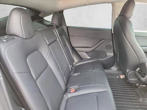 Used 2021 Tesla Model Y Long Range AWD/4WD image 16