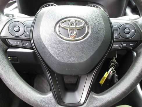 Used 2022 Toyota RAV4 LE image 20