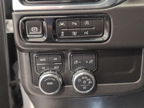 Used 2025 GMC Yukon XL Denali AWD/4WD image 10