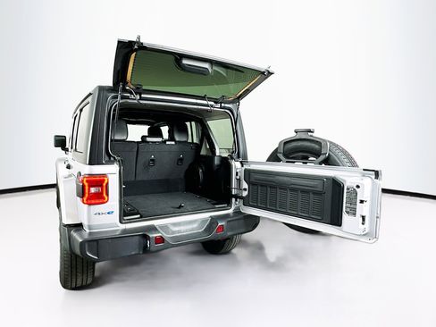 Used 2023 Jeep Wrangler Sahara w/ Cold Weather Group image 28