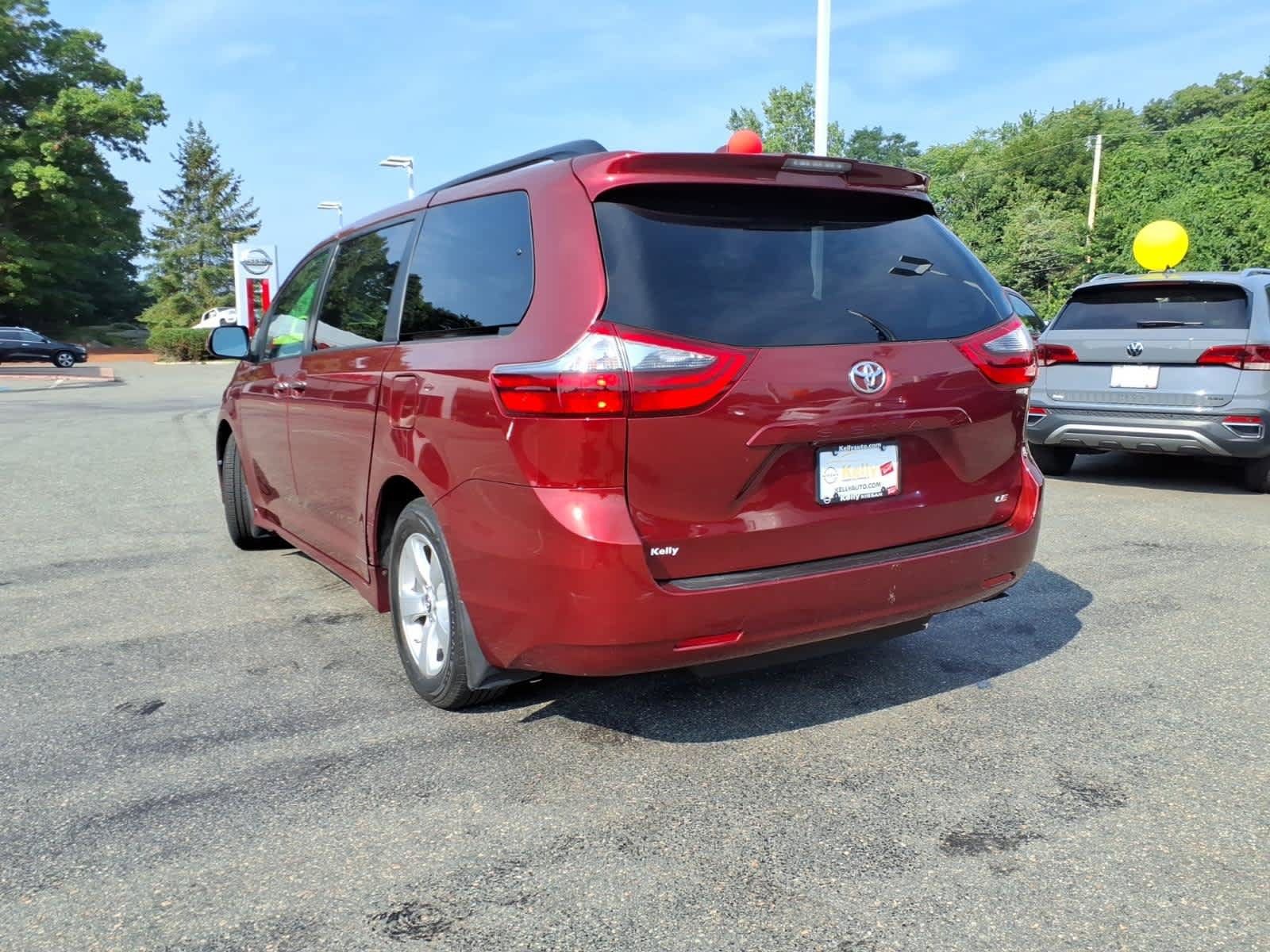 Used 2020 Toyota Sienna LE w/ LE Preferred Package FWD image 7