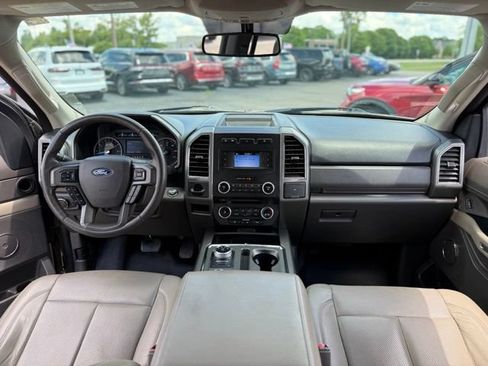 Used 2018 Ford Expedition XLT w/ Equipment Group 201A AWD/4WD image 2