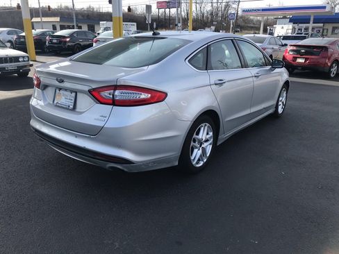 Used 2016 Ford Fusion SE w/ Equipment Group 202A FWD image 9