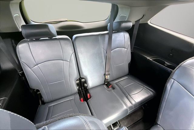Used 2020 Buick Enclave Essence w/ Sound and Sites Package AWD/4WD image 28