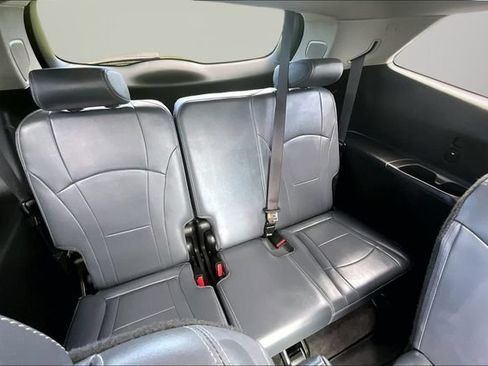 Used 2020 Buick Enclave Essence w/ Sound and Sites Package AWD/4WD image 28