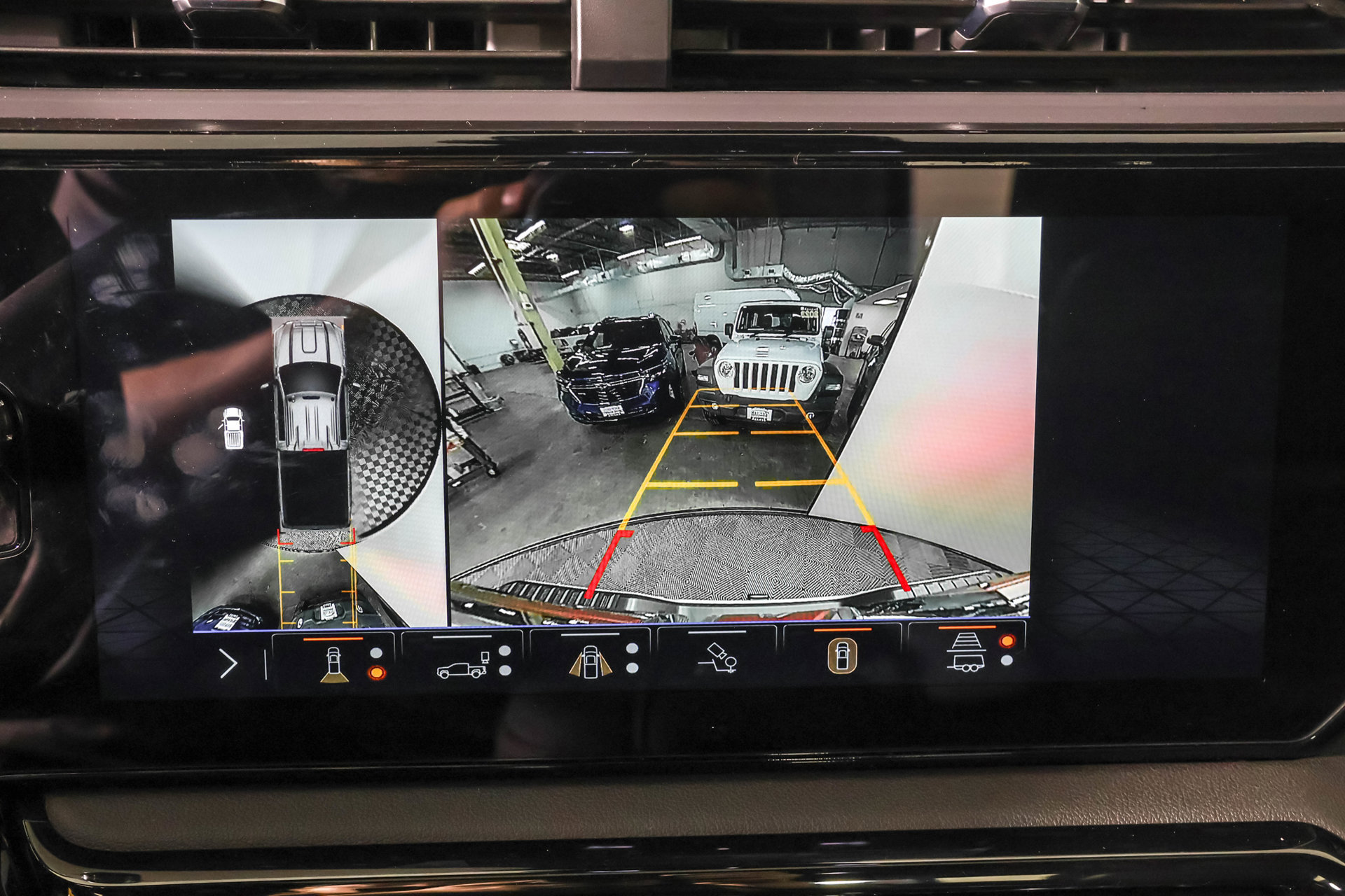 Used 2026 GMC Sierra 2500 AT4 w/ AT4 Premium Plus Package AWD/4WD image 7