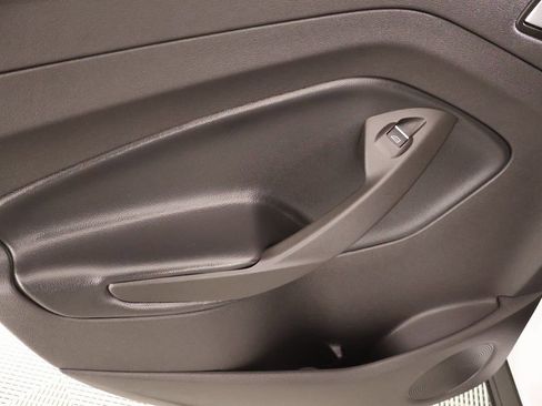 Used 2019 Ford Escape SE image 16