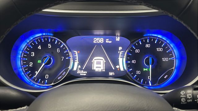 Used 2024 Chrysler Pacifica Touring-L FWD image 16