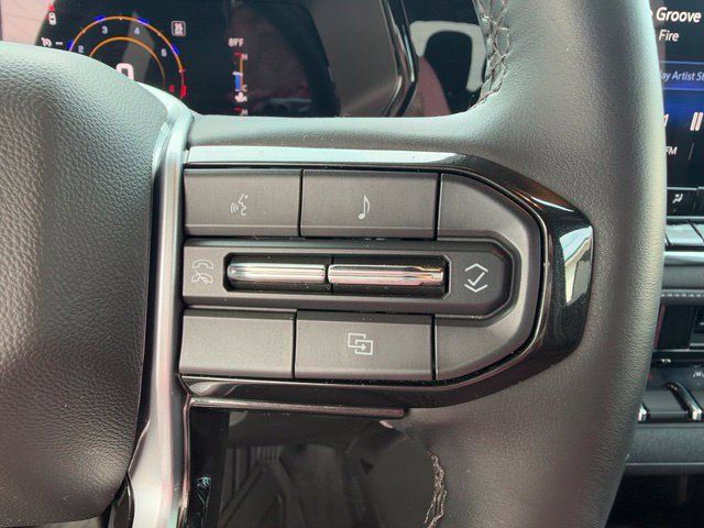 Used 2023 Chevrolet Colorado LT w/ LT Convenience Package II AWD/4WD image 17