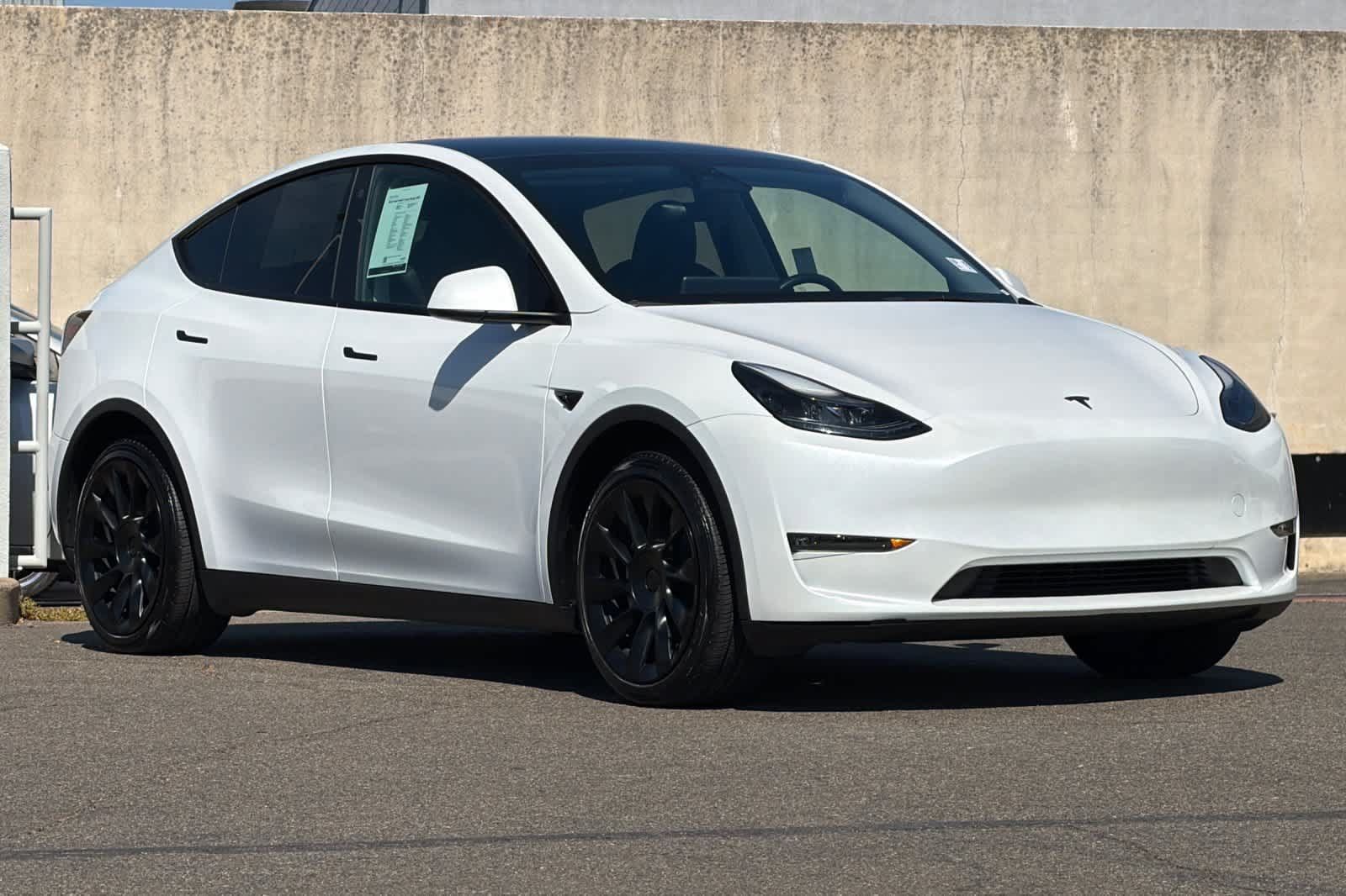 Used 2023 Tesla Model Y AWD image 5