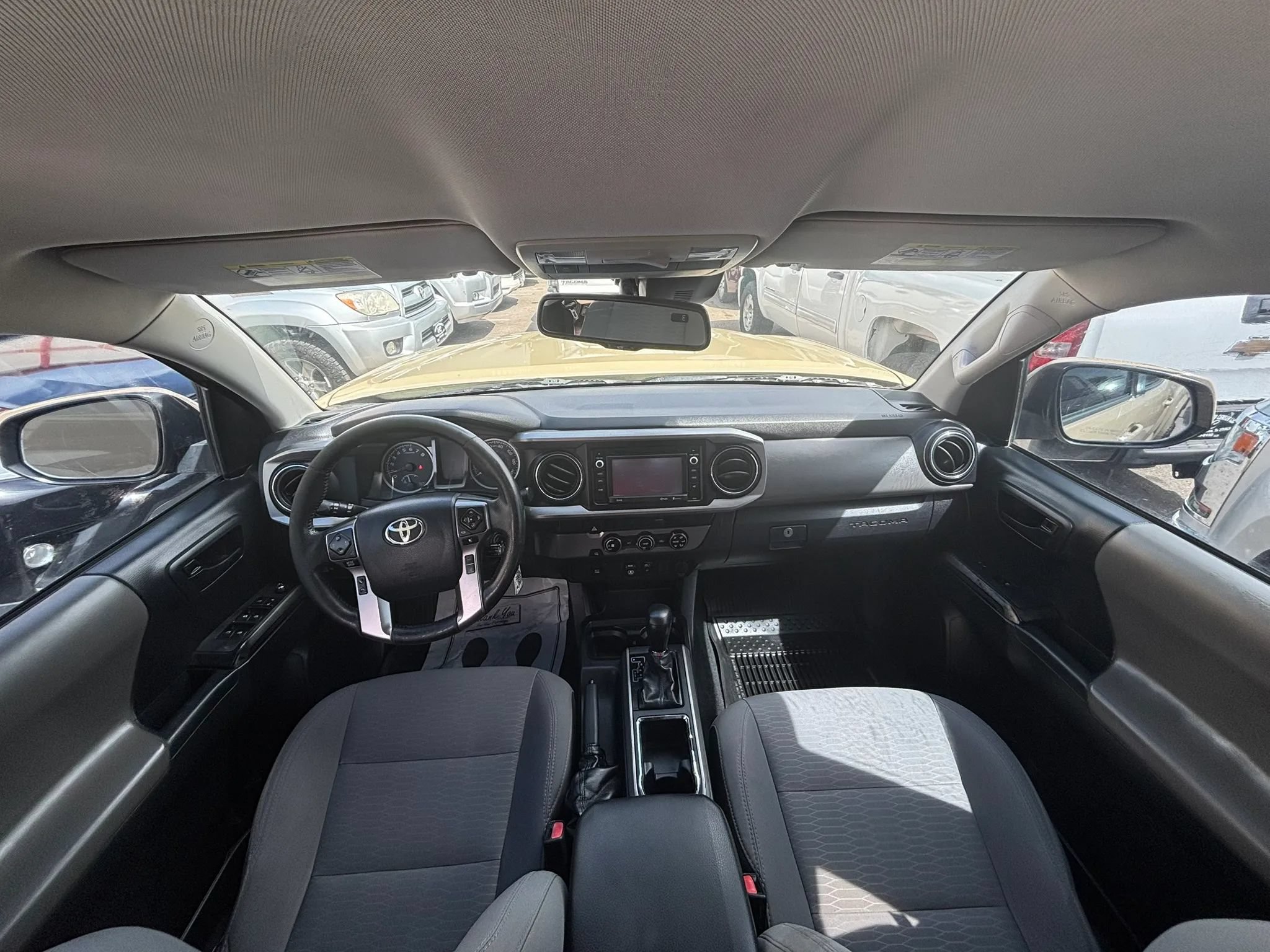 Used 2018 Toyota Tacoma SR5 RWD image 9