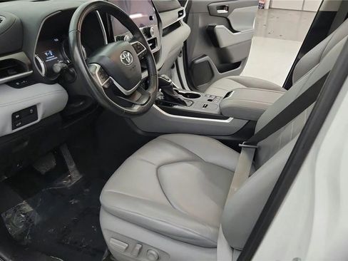 Used 2023 Toyota Highlander XLE image 21