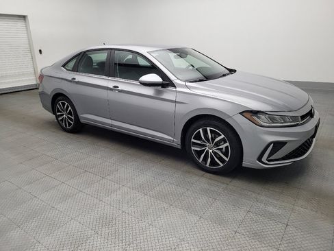 Used 2025 Volkswagen Jetta SE image 11