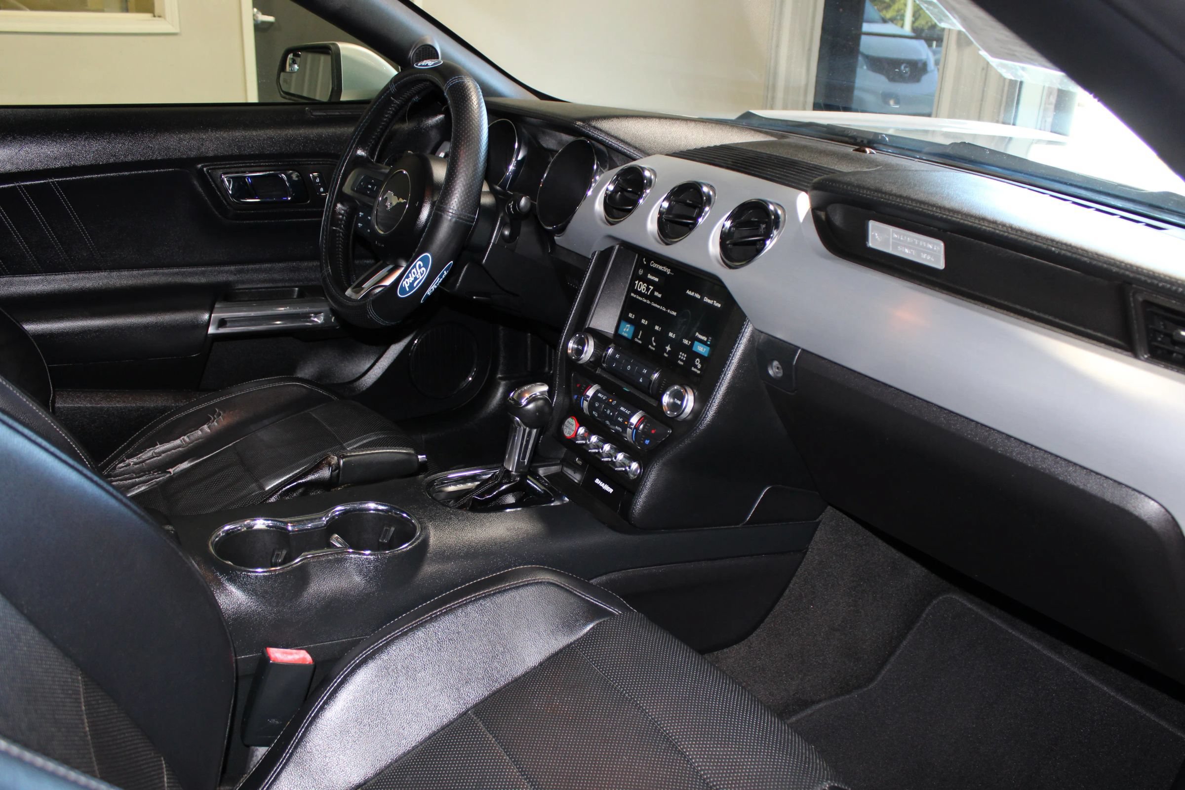 Used 2016 Ford Mustang Convertible RWD image 24