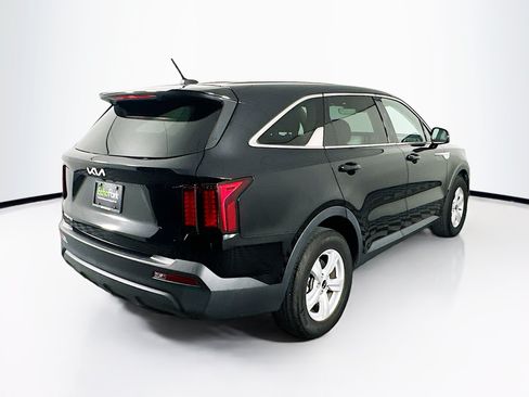 Used 2023 Kia Sorento LX FWD image 9