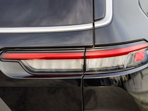 Certified 2024 Jeep Grand Cherokee L Limited w/ Luxury Tech Group II image 9