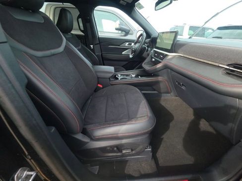 Used 2025 Ford Explorer ST image 16