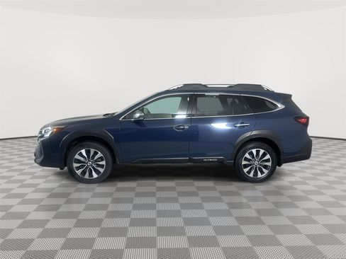 Used 2023 Subaru Outback Touring AWD/4WD image 4