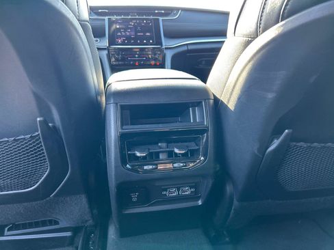 Used 2024 Jeep Grand Cherokee Altitude AWD/4WD image 34