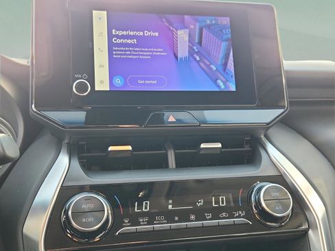 Certified 2023 Toyota Venza LE image 15