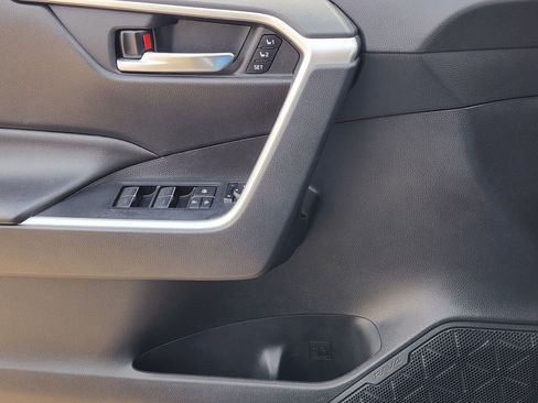 Used 2022 Toyota RAV4 XLE Premium image 26