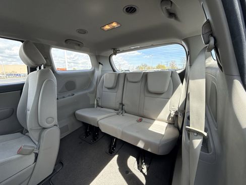 Used 2015 Kia Sedona L FWD image 19