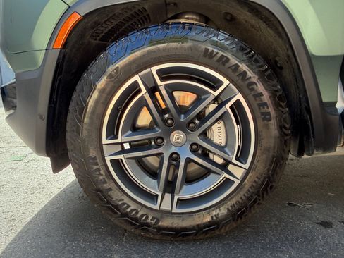 Used 2025 Rivian R1S Adventure Dual AWD/4WD image 31