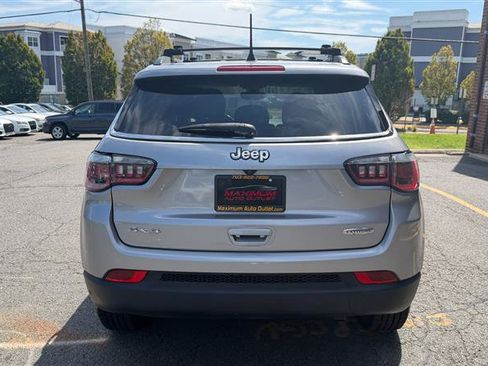 Used 2018 Jeep Compass Latitude w/ Popular Equipment Group AWD/4WD image 11