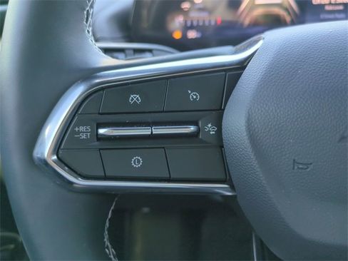 Used 2025 Chevrolet Traverse LT w/ Sun and Wheel Package image 31